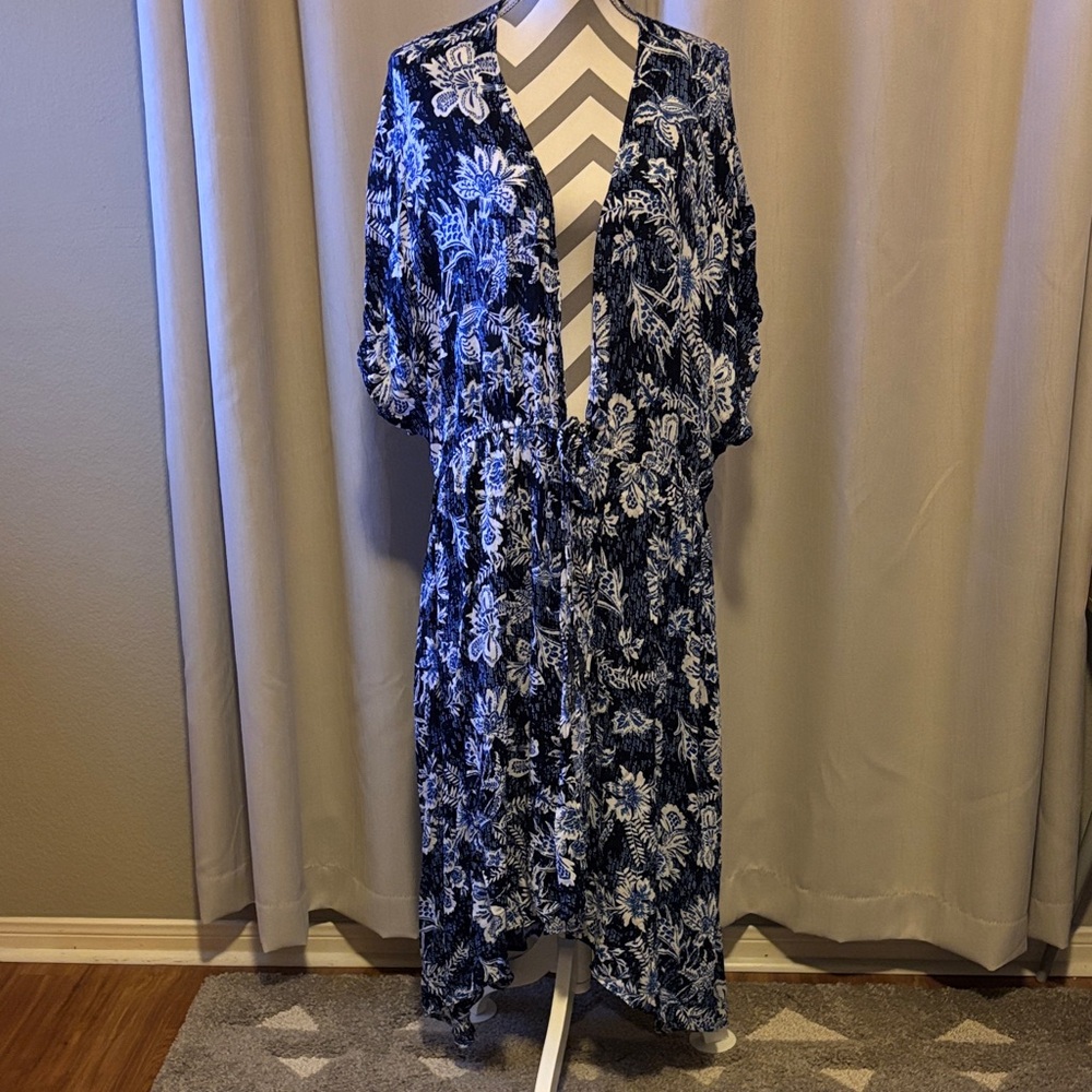 Torrid Blue and White Floral Kimono